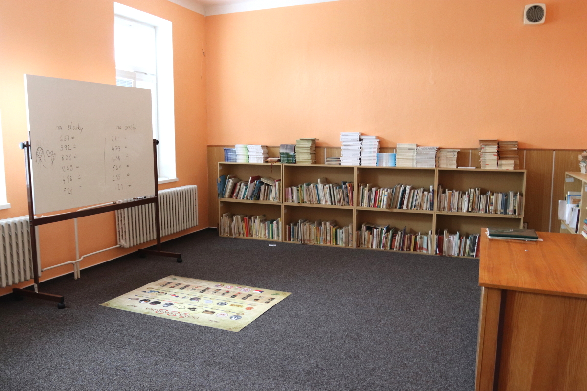 Knihovna – ZŠ Bezručova 190 Knihovna - ZŠ Bezručova 190